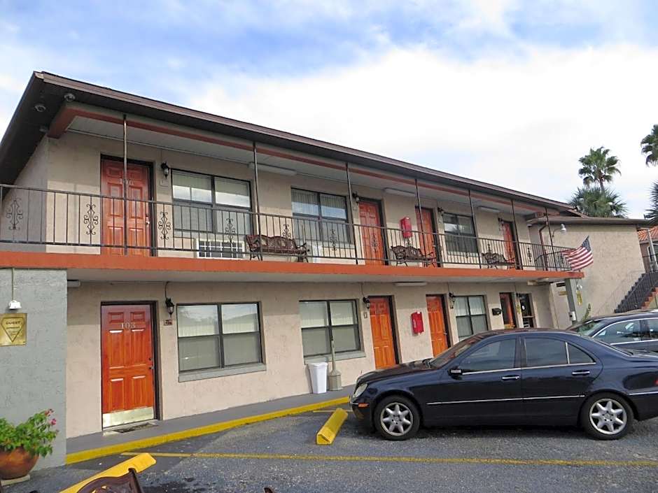 Merida Inn & Suites