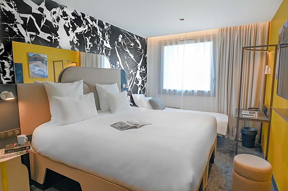 Tribe Paris La Defense Esplanade