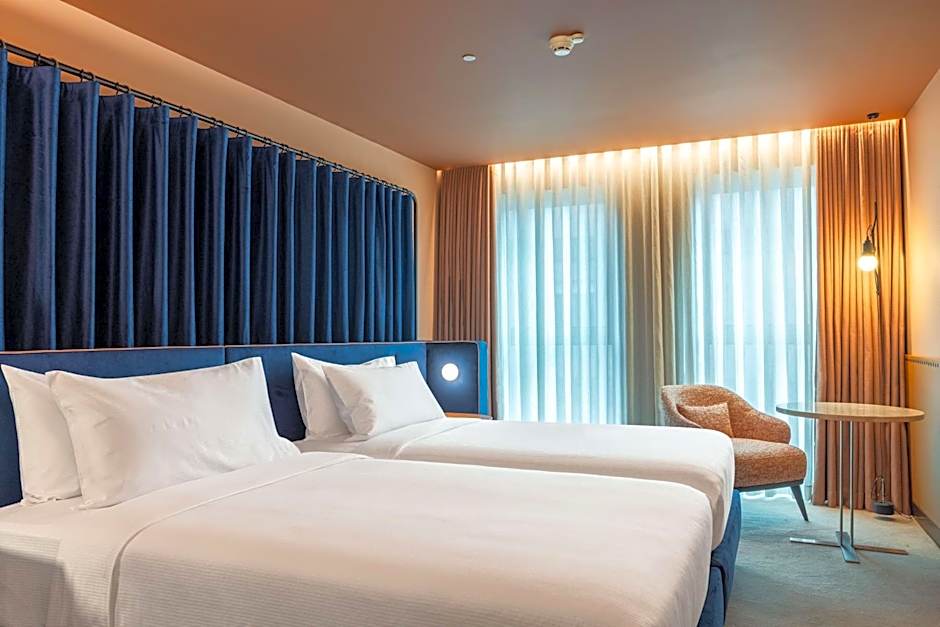 Cenica Porto Hotel, Curio Collection by Hilton