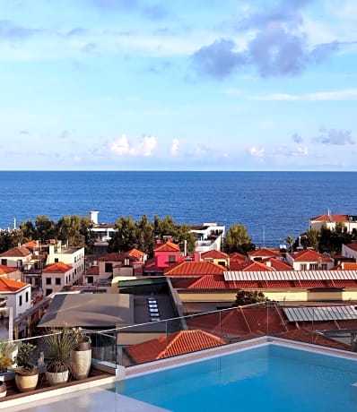 Three House Hotel