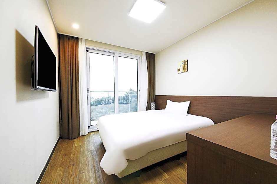 Jungmun Oceanblue Hotel