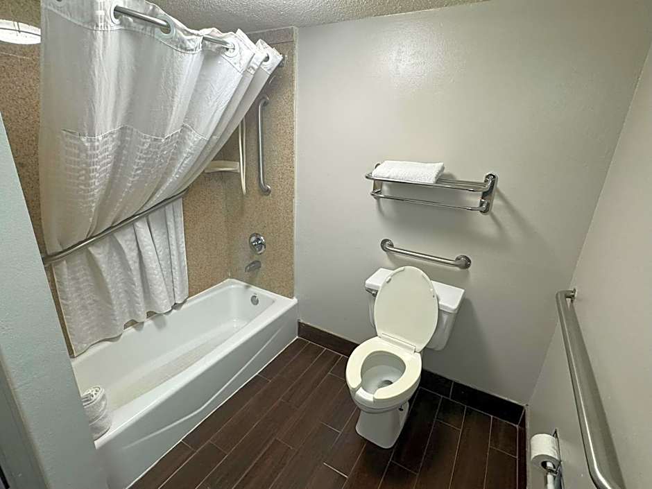 Days Inn & Suites by Wyndham Tuscaloosa - Univ. of Alabama