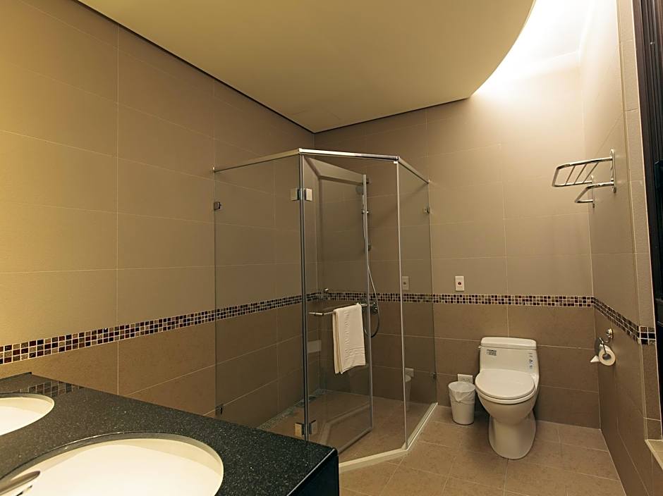 兩腳詩集綠活學旅 l 全自助入住旅館 l