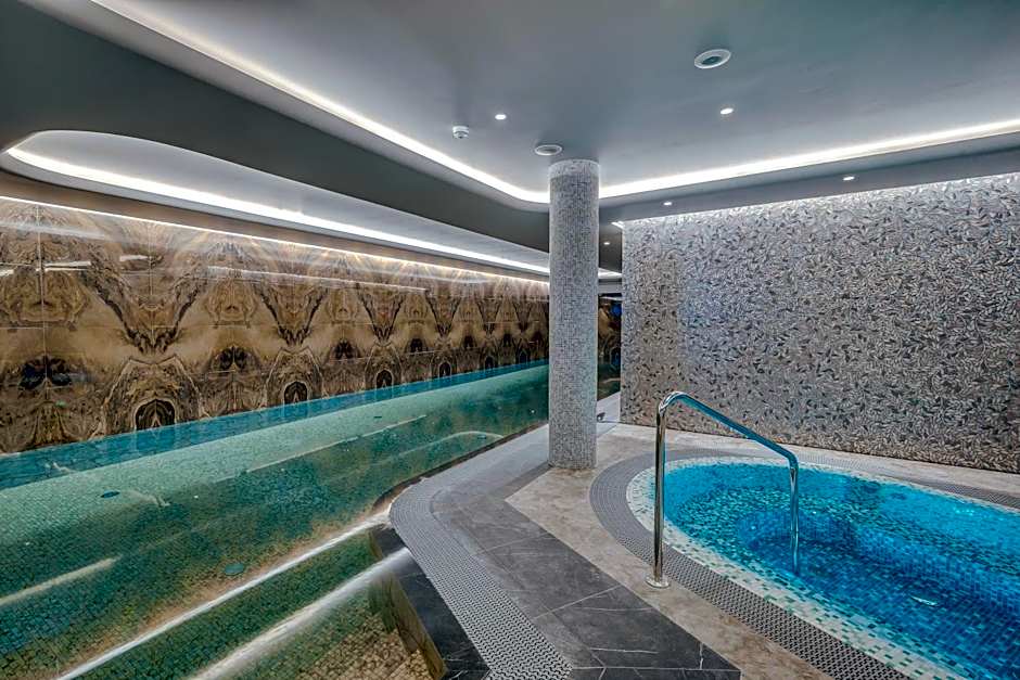 Grand Poet Hotel and SPA by Semarah