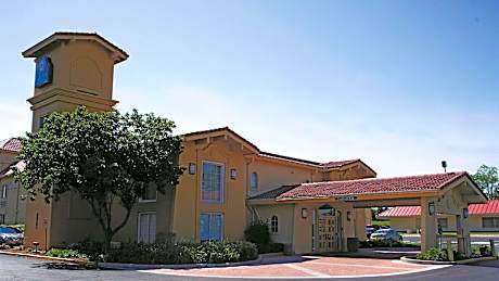 La Quinta Inn & Suites by Wyndham Kansas City Lenexa