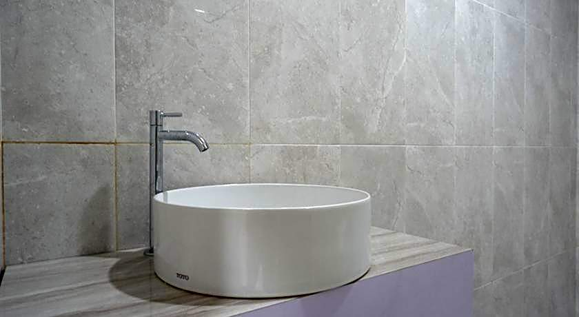 RedDoorz near Mutiara SIS Al Jufrie Airport Palu 2