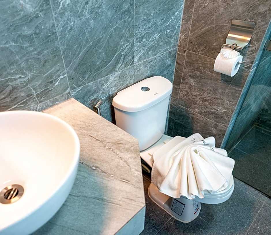 Meow Cat Cafe & Hotel