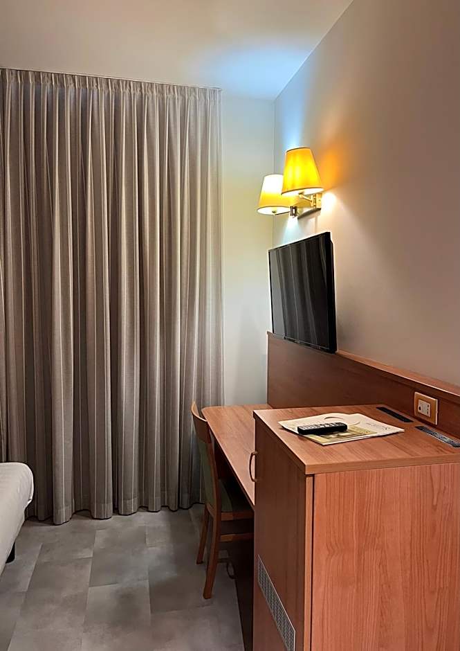 Hotel Re