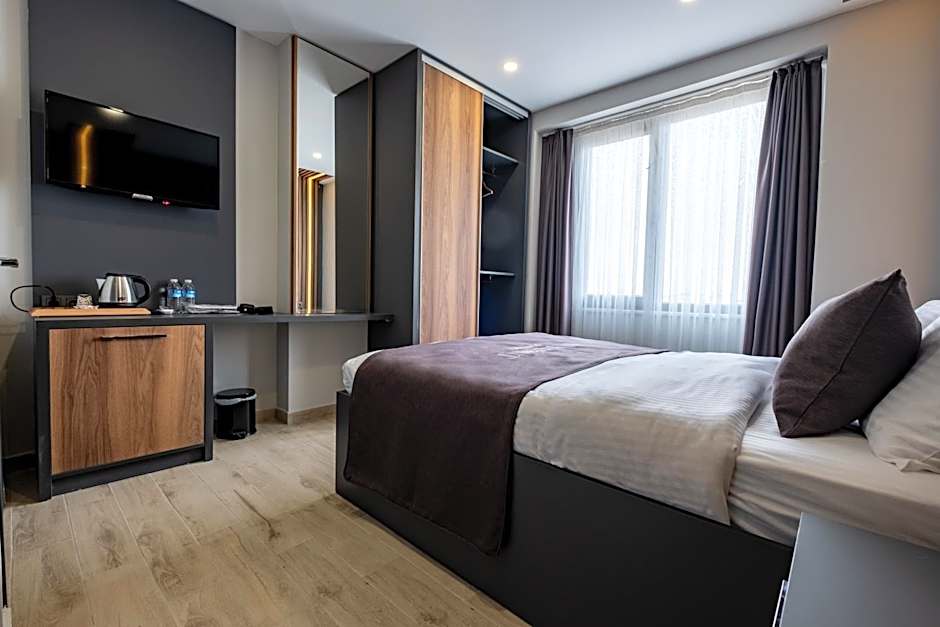 FLY POINT AIRPORT HOTEL