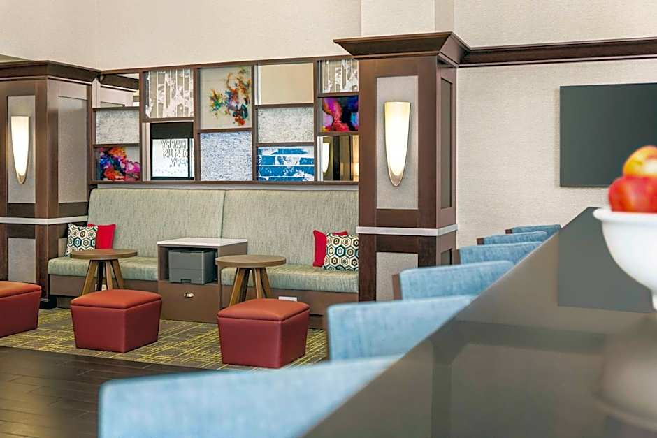 Hampton Inn By Hilton And Suites York South