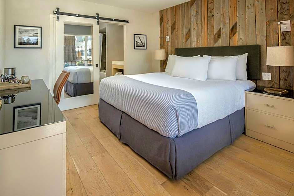 Hotel Paradox, Autograph Collection