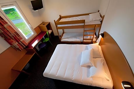 Family Room (2 Adults + 2 Children)
