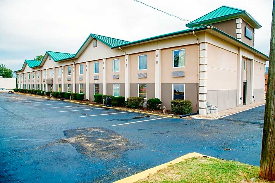 Country Garden & Suites-Benton