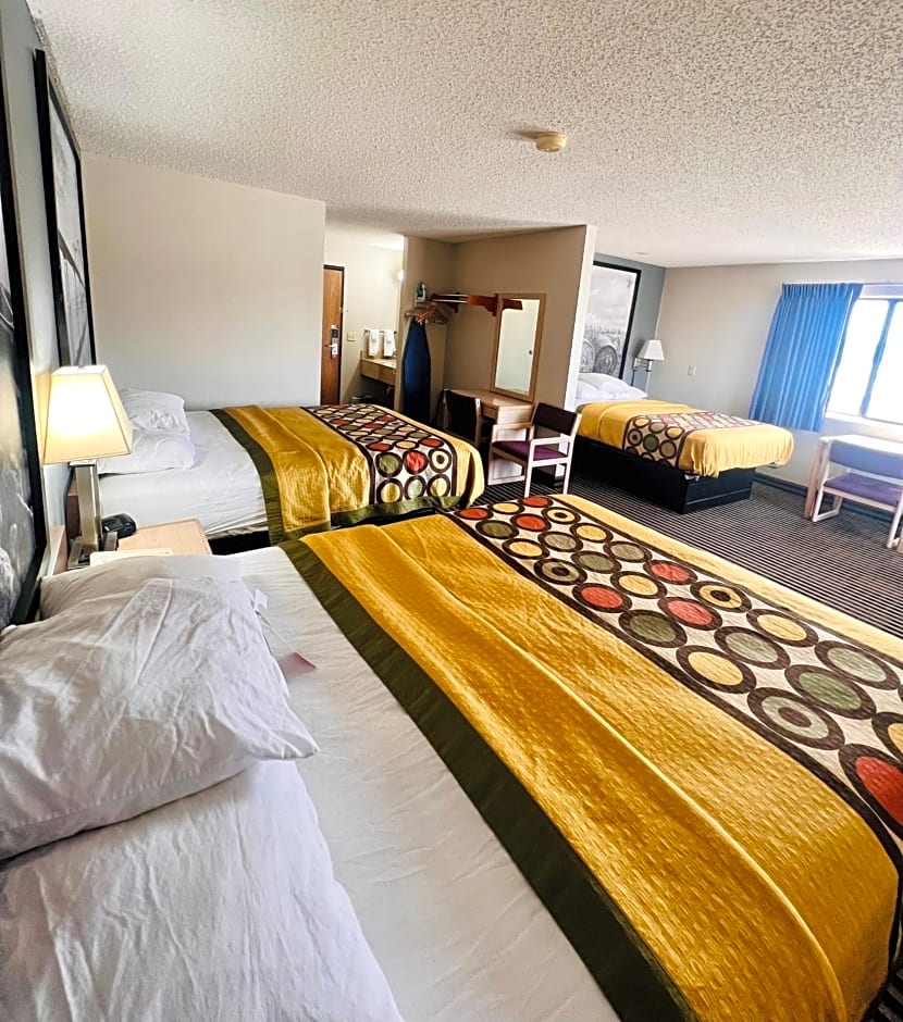 Super 8 by Wyndham Humboldt