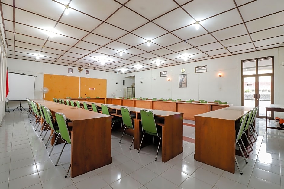 Satriafi Hotel by ZUZU