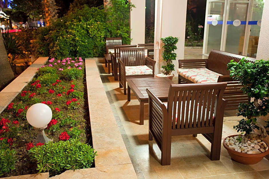 Kleopatra Aytur Apart