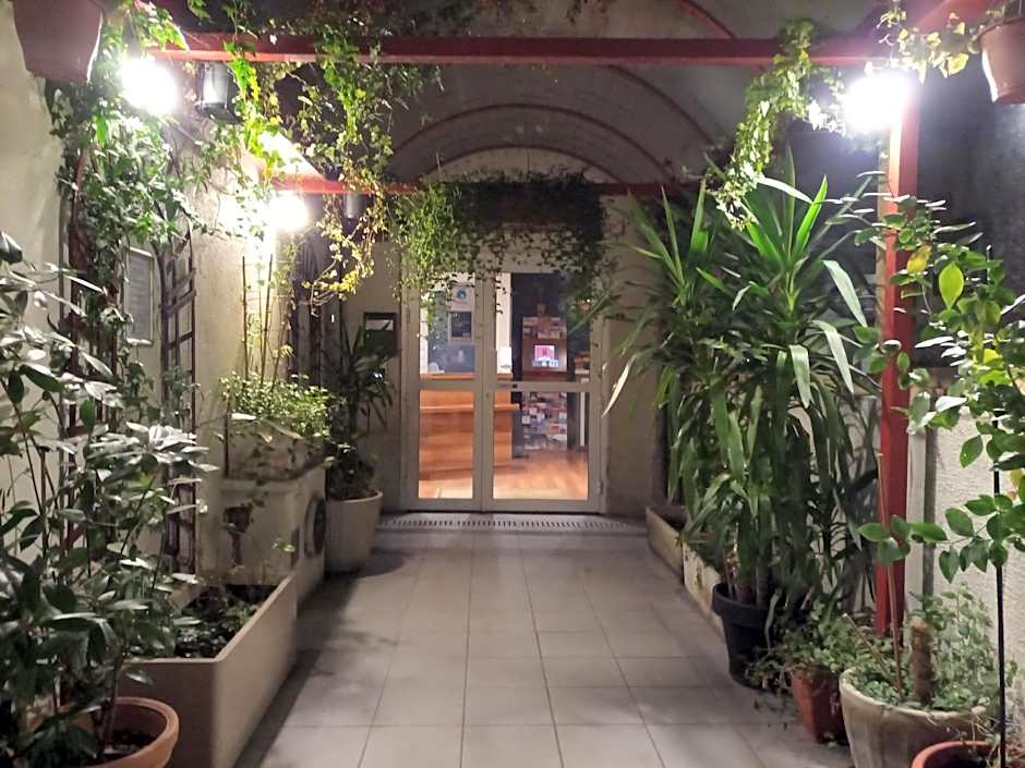 Hôtel De La Perdrix Rouge