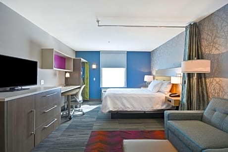 1 Queen Bed Studio Suite Nonsmoking