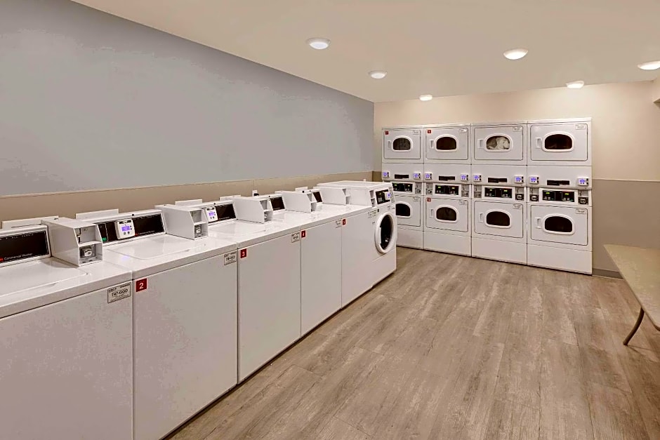 WoodSpring Suites Bakersfield