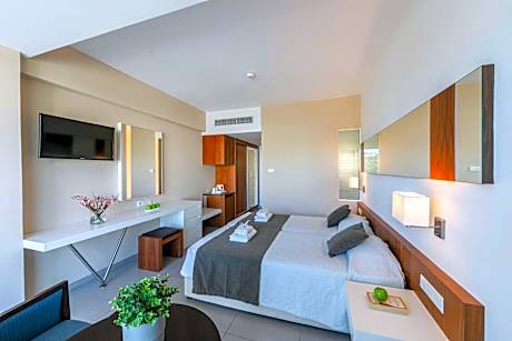 Superior Room with Side Sea View