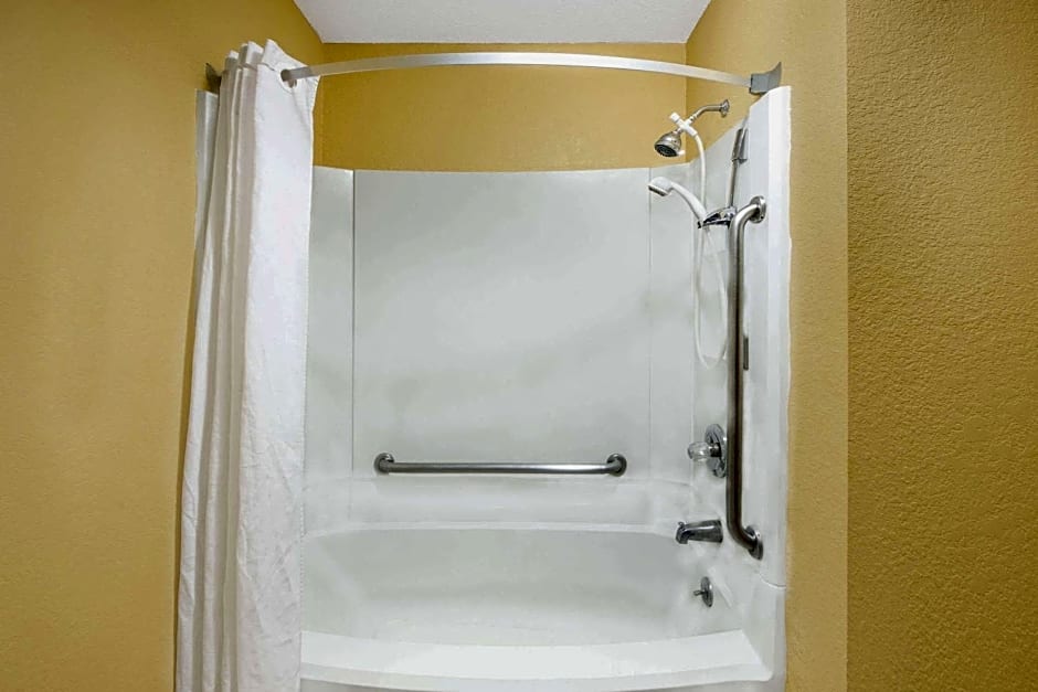 Super 8 by Wyndham Terre Haute