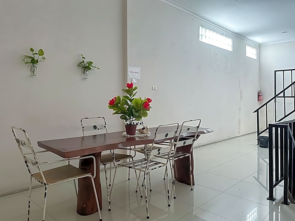 RedDoorz @ Fella Homestay Medan