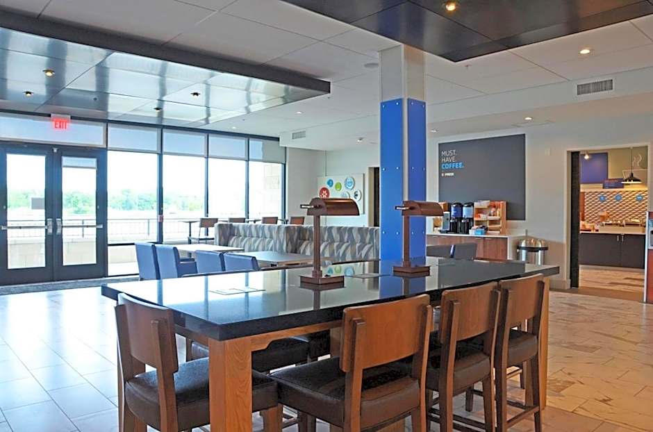 Holiday Inn Express & Suites Franklin - Berry Farms By IHG