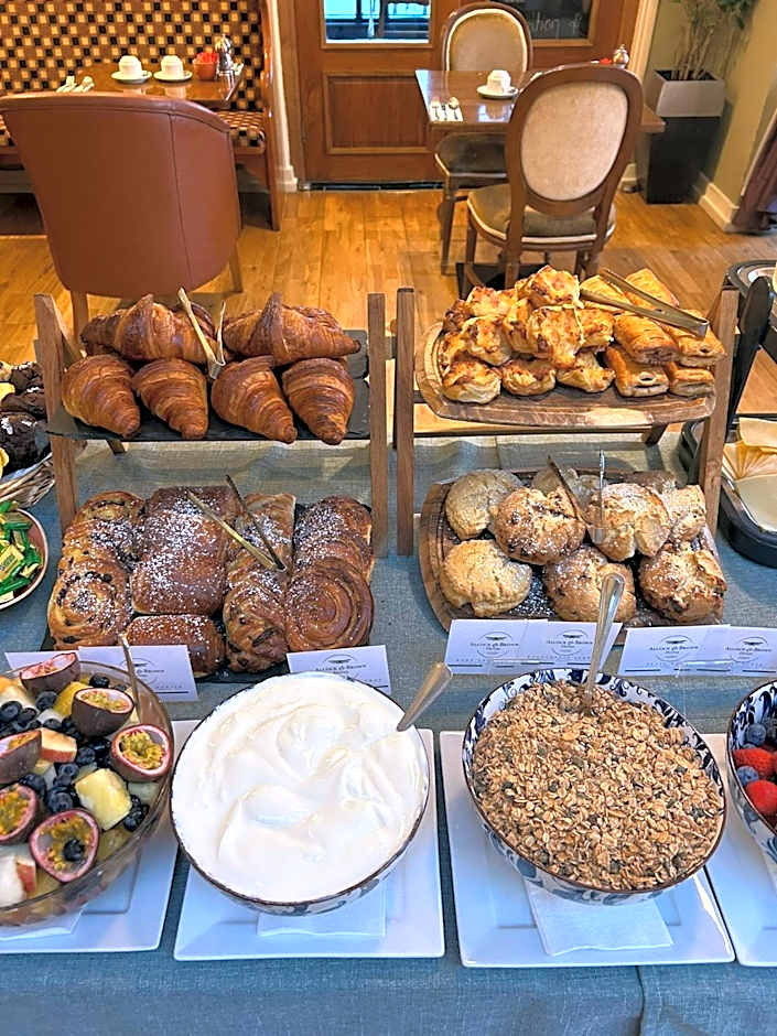 Alcock & Brown Hotel