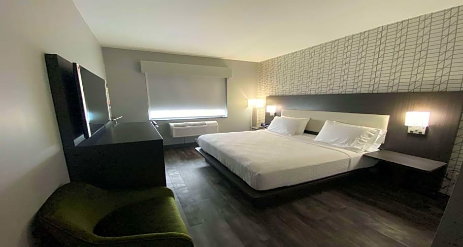 Best Western Plus City Line Hotel – New York, NY