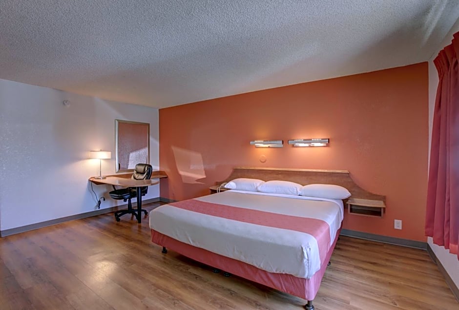 Motel 6-Santa Ana, CA - Irvine - Orange County Airport