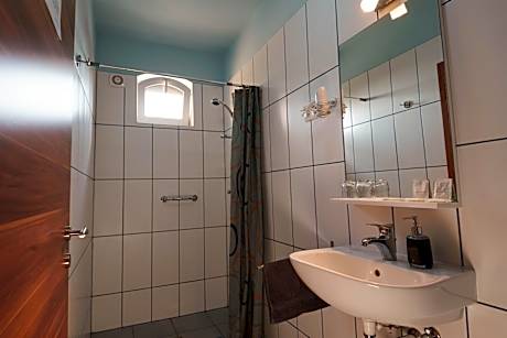 Queen Room - Disability Access