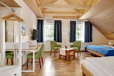 Triple Room with Garden View