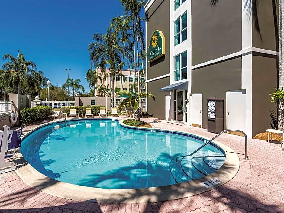 La Quinta Inn & Suites by Wyndham Plantation At Southwest 6th Street