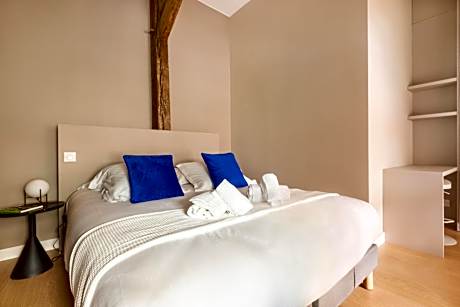 Apartment with Shower