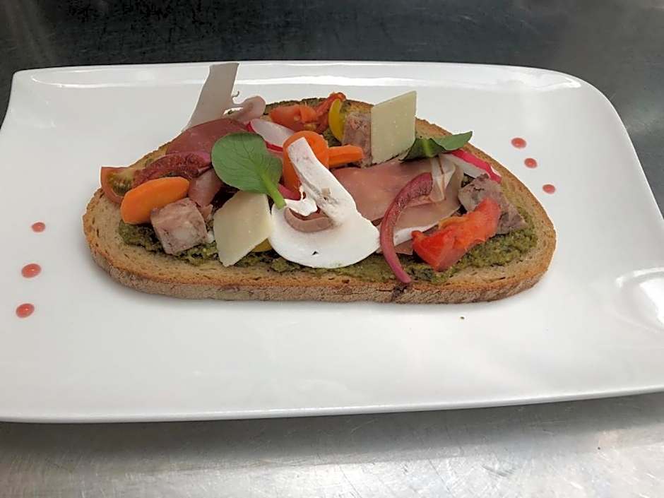 Logis Hôtel Restaurant Les Aubuns