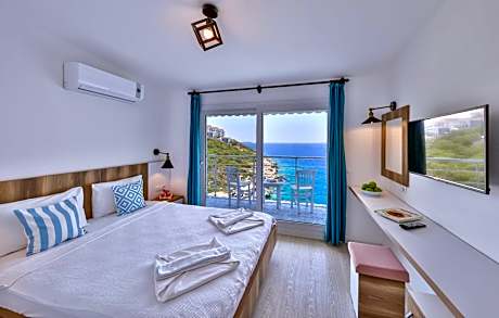 Deluxe Double Room with Balcony and Sea View
