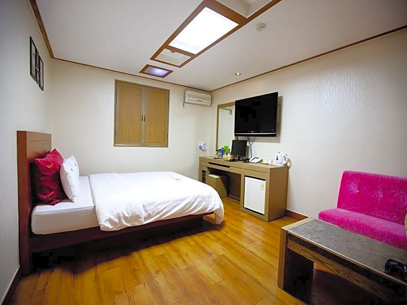 Goodstay World Hotel