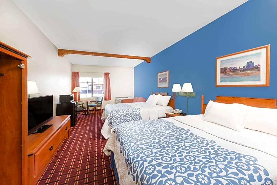 Days Inn & Suites by Wyndham Lordsburg