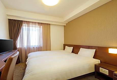 Compact Hollywood Twin Room