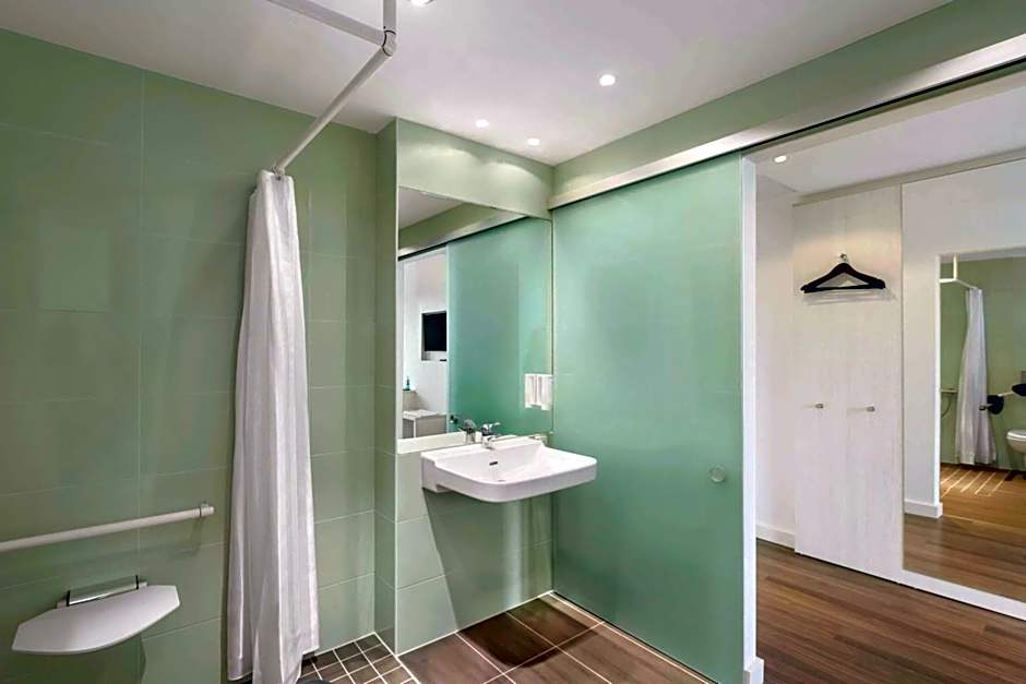 Super 8 by Wyndham Munich City North