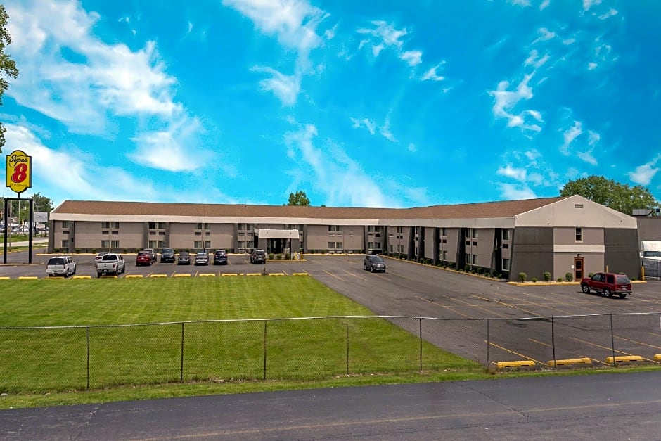Super 8 by Wyndham South Holland