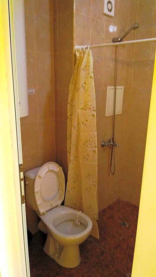 Darius Hotel – Sunny Beach, WY