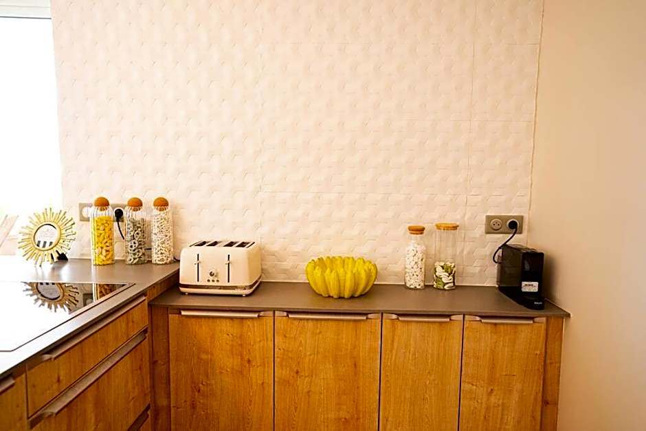 Cheerful Lemon Condo