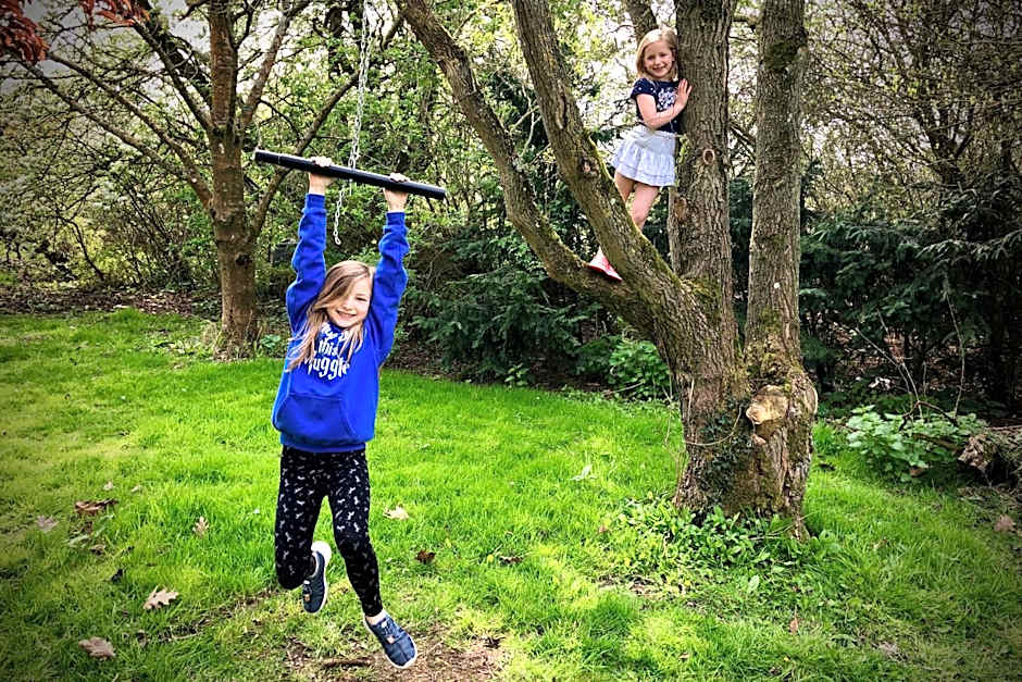 Luxurious Rural Cabin with Hot Tub