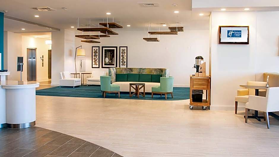 Holiday Inn Express & Suites Panama City Beach - Beachfront By IHG