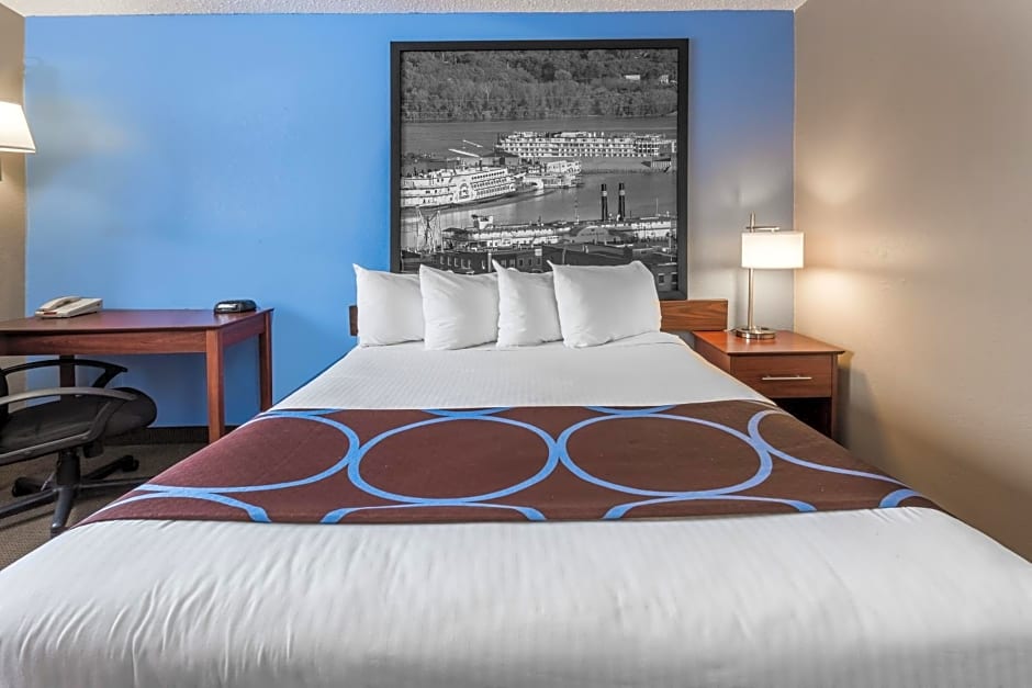 Super 8 by Wyndham Dubuque