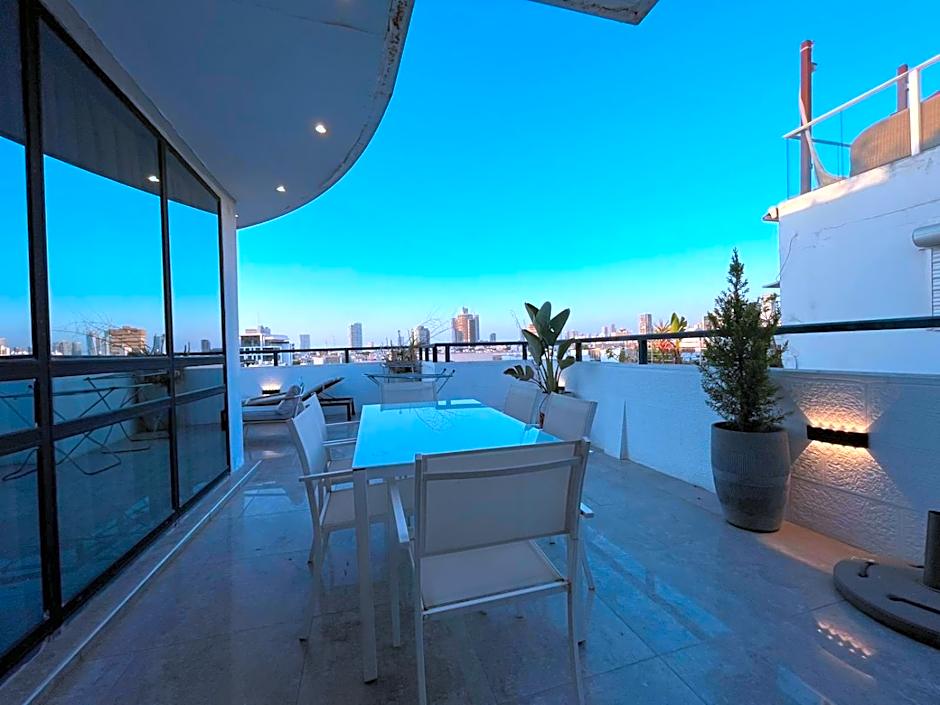 3Bedroom Suite 10 with Balcony and shelter