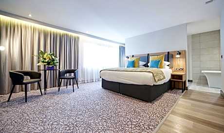 Junior Privilege Room