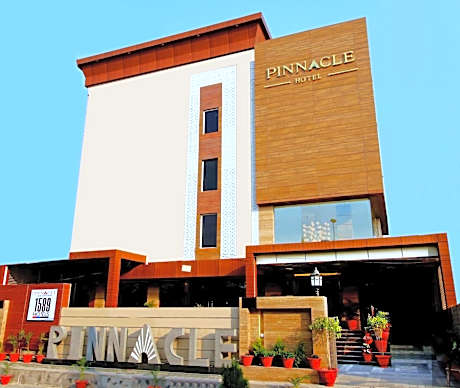 Pinnacle by Click Hotels, Lucknow