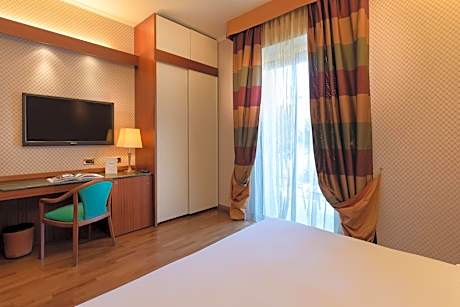 Classic Double Room with Balcony and Free Parking